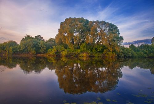 первые лучи осеннего рассвета