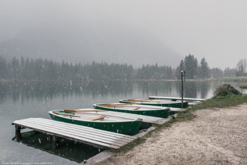 европа,германия,хинтерзее,озеро,осень,бавария,рамзау,путешествия,альпийский,альпы,удивительные,австрия,баварская,красивый,большой,синий,прозрачный,облака,европейский,лес,немецкий,зеленый,остров,земля,пейзаж,величественный Снежное утро в апреле на озере Хинтерзее, Германия. фото превью