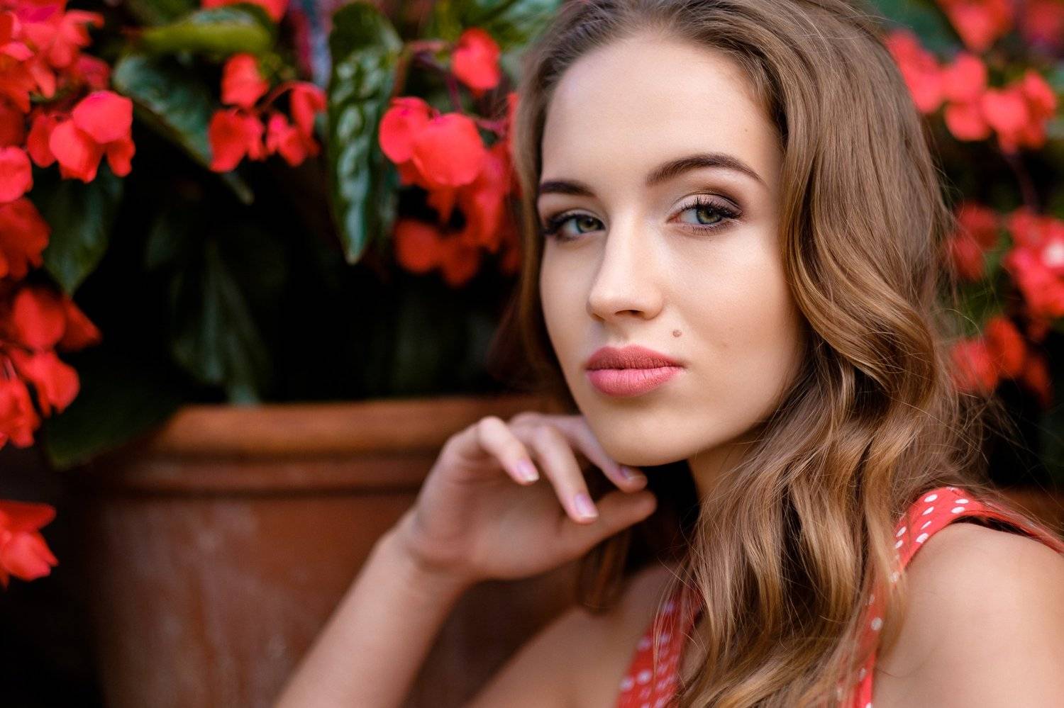 girl, female, pretty, portrait, flowers, red, Saulius Ke