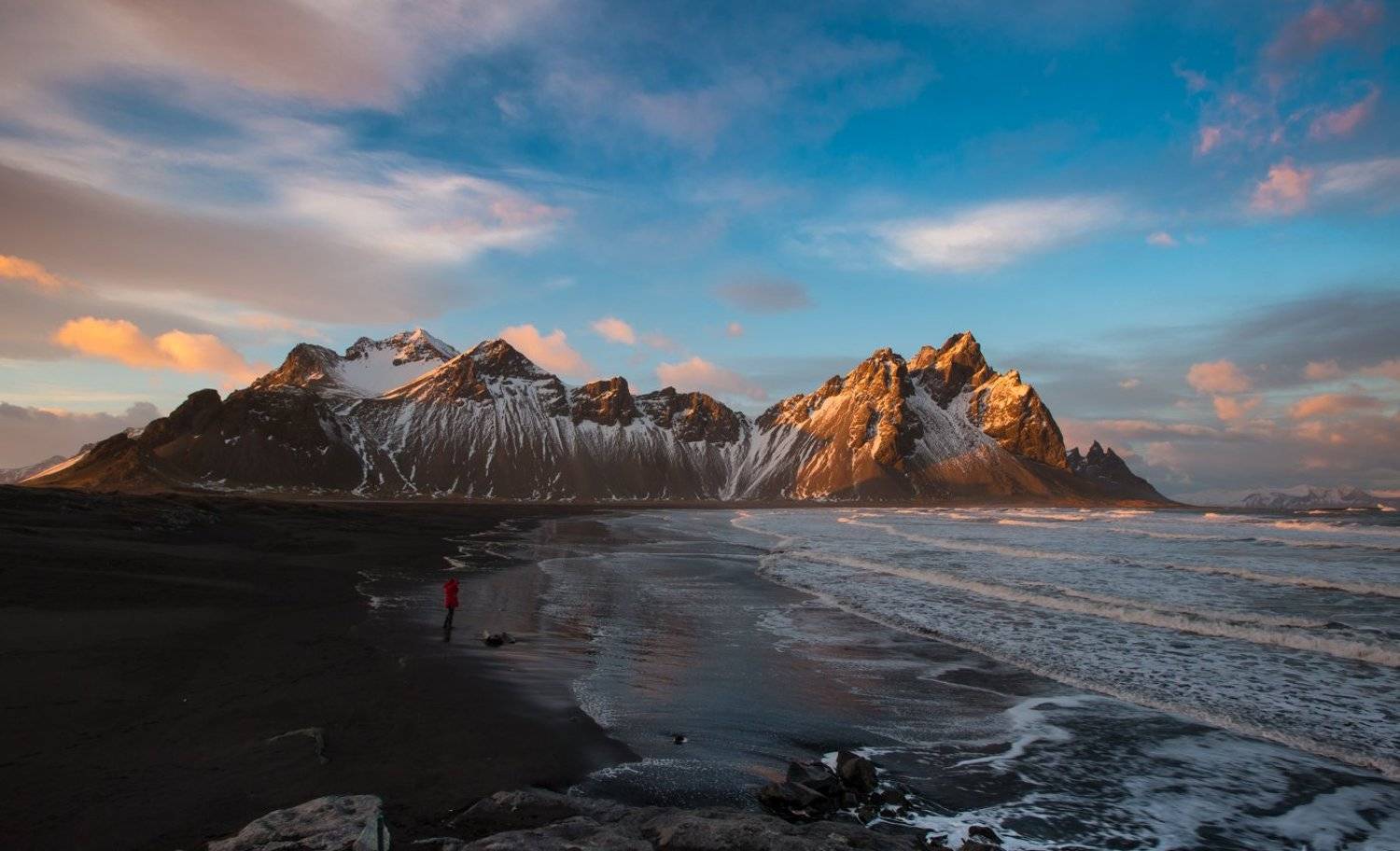 stokksnes, исландия, горы, море , закат , черный пляж ,волны, горы в снегу, облака ,черный песок, атлантический океан, Ирина Назарова