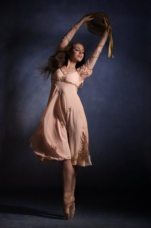 студийная, балерина, танец, пластика, романтическая, графическая, постановочная, art, beauty, fine art, davydov, шляпка, классическая, художественная, фотосессия, гламур, тело Танец со шляпкой фото превью