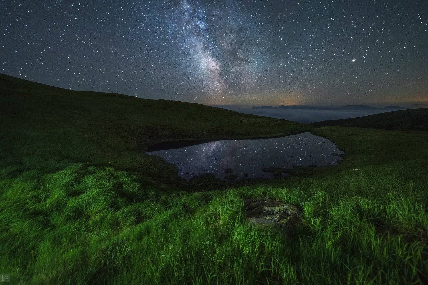 карпаты, горы, озеро, ночь, звезды, млечный путь, камни, трава, цветы, отражение, облака, палатка, U-235
