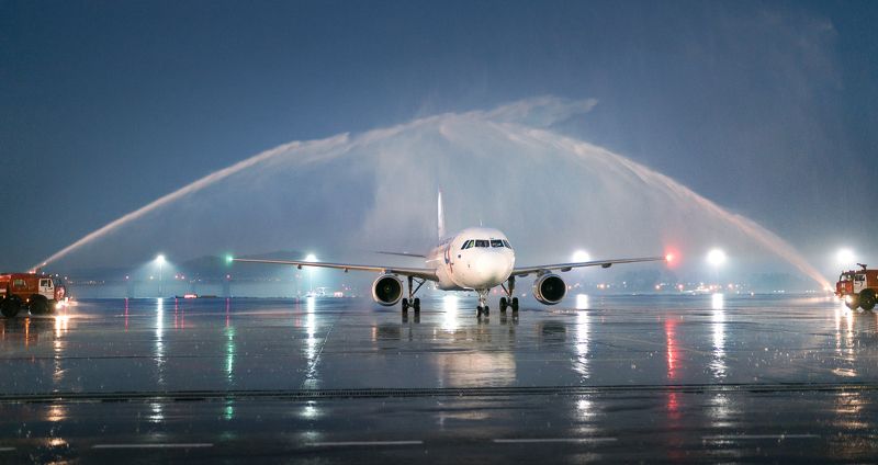 арка, самолет, аэропорт, дождь, александр пругов, сочи Арка триумфа фото превью