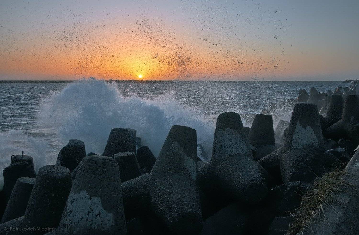 море, Балтийское море, закат, волна, брызги, тетраподы, Владимир Петрукович
