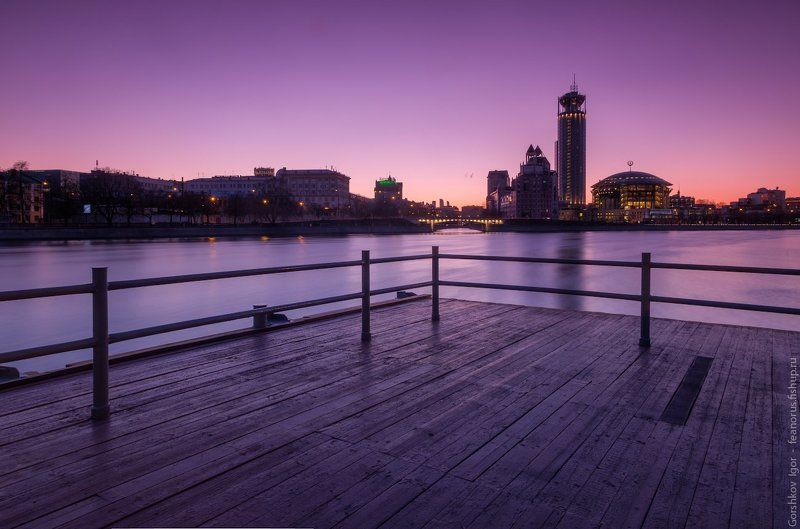 москва,вечер,город,городской пейзаж,пейзаж,longexposure,кремль,мдм,река,отражения,огни,небо,градиенты Московские весенние вечерние виды фото превью