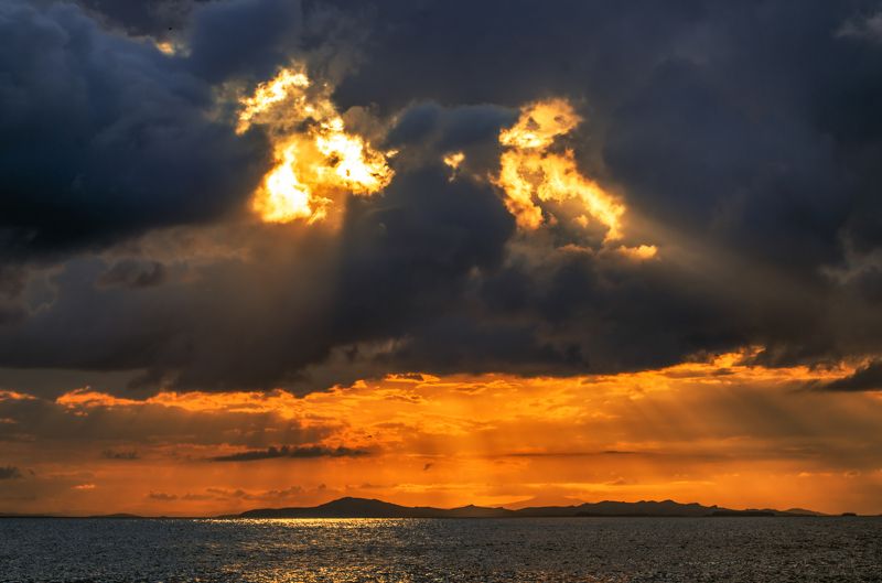 Облака, свет, море, Приморье, Приморский край Небесные глазницы фото превью