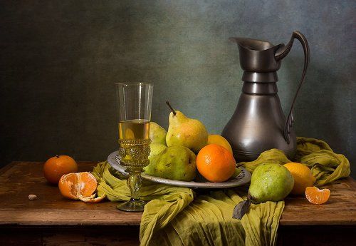Натюрморт с зелеными грушами