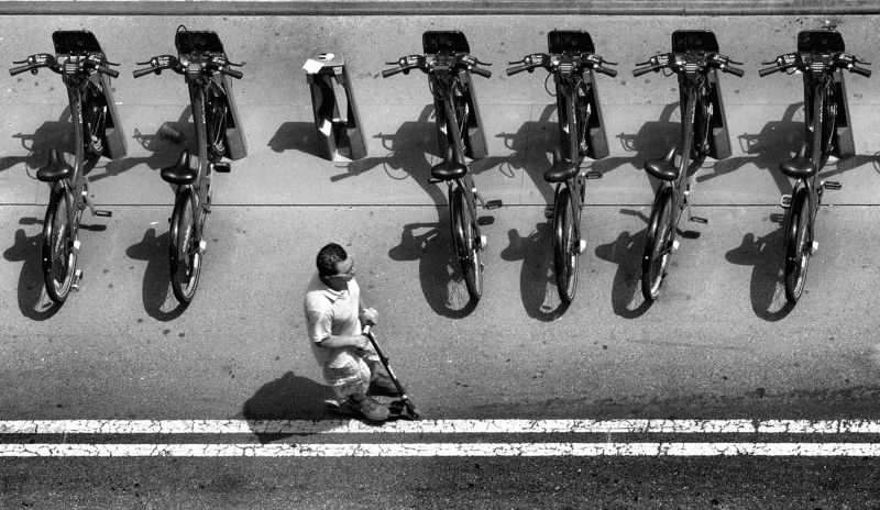 жанр, улица, чб Чужой фото превью