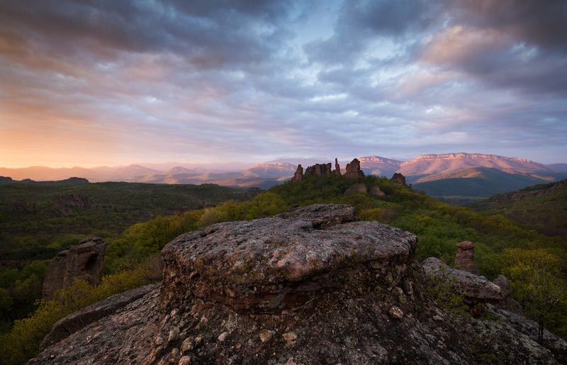 Утро на Белоградчишките скали фото превью