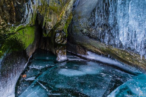 Внутри грота