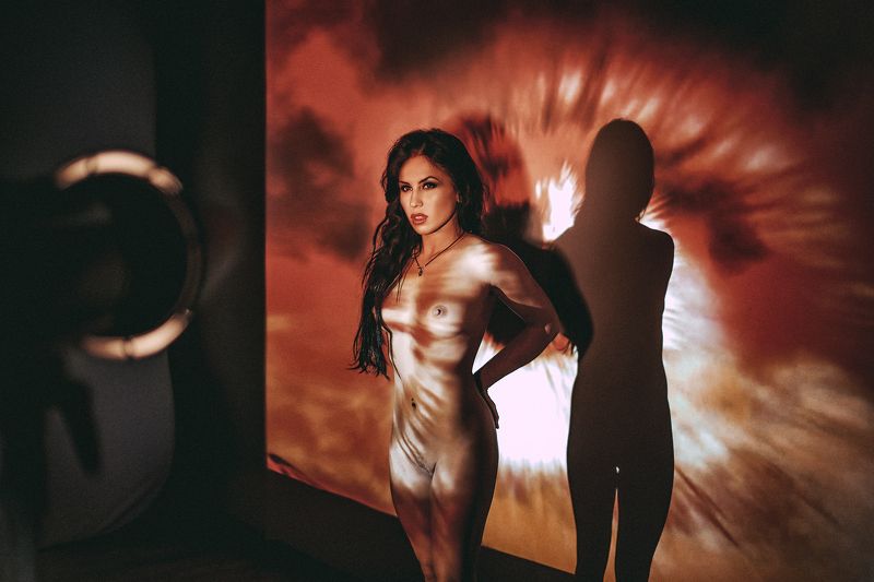 В свете прожектора фото превью