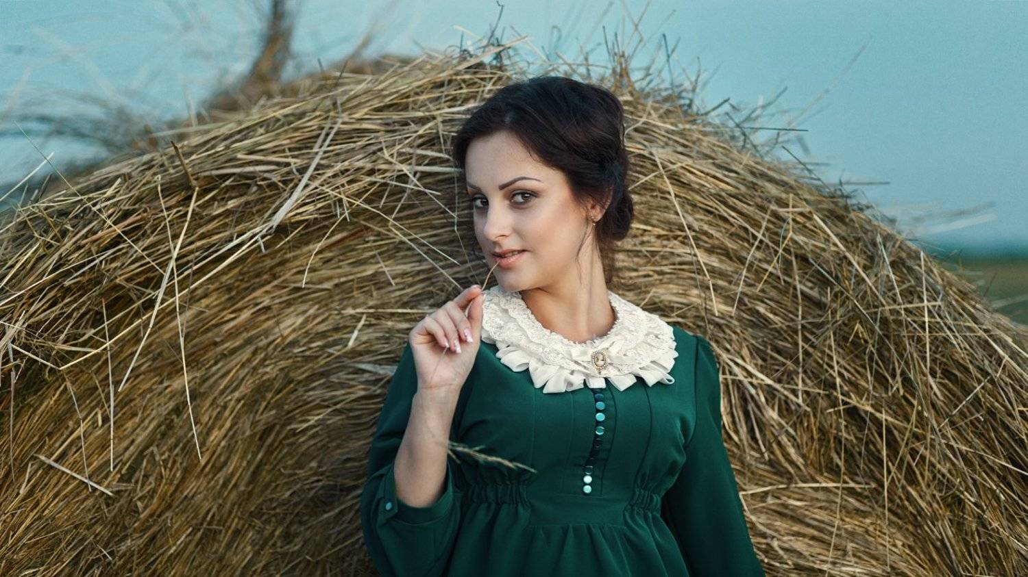 девушка, брюнетка, сено, вечер, казачка, Марина Кондратова