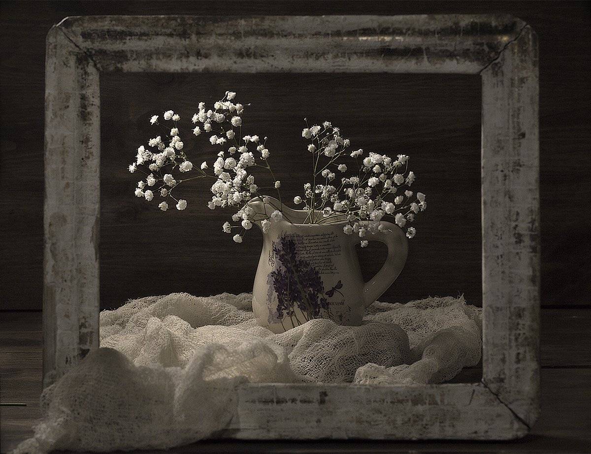 натюрморт, деревянная рамка, кувшин,белые цветы, винтажная рамка, деревянный фон, рамка для картин, винтаж, цветы, деревянный стол, Наталья Бочкарева