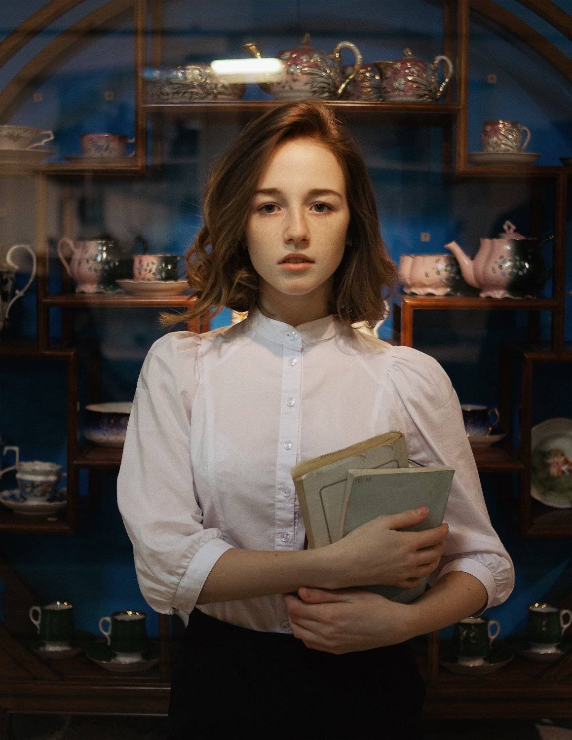 девушка, портрет, музей, книги, Иван Копченов