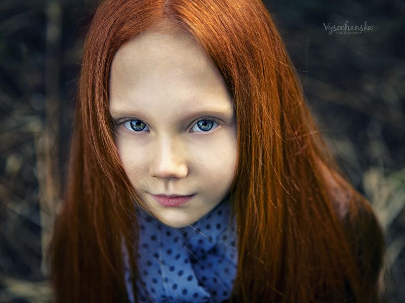 red hair, portrait, girl, kids, child, seriouse, рыжая, девочка, портрет red hair girl - девочка с огненными волосами фото превью