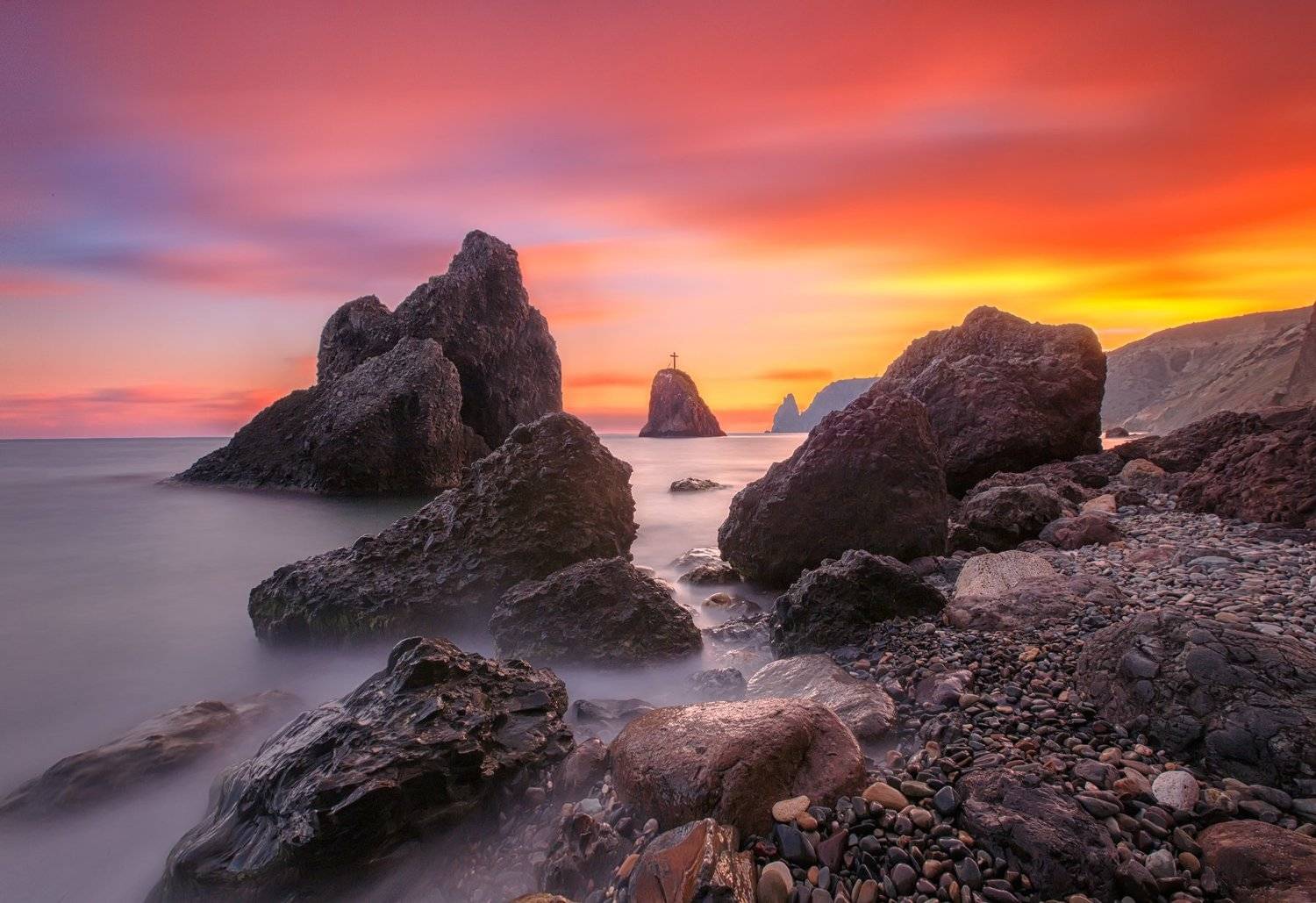 закат,пейзаж,розовый,огненный,море,побережье,крым,вода,скалы,камни,природа,длинная выдержка,небо,облака,россия,севастополь,фиолент,мыс,крест,георгиевский,горы, Elena Pakhalyuk