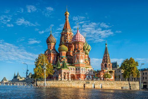 Собор и голубое небо