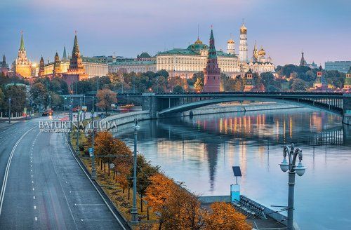 Серое утро осени у Кремля