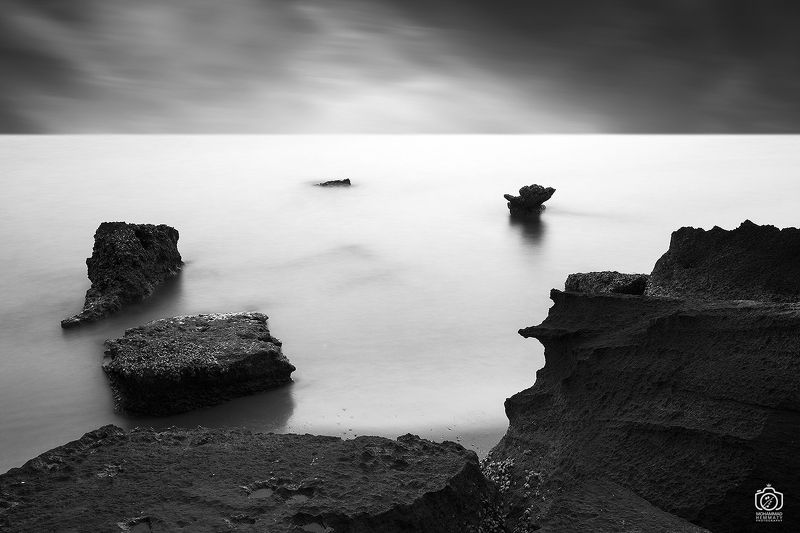 sea,nature,rock,water,calm,landscape,iran,dream,fog,abstract,canon,canon80d,canonphotography,blackandwhite,black,white,mphammadhemmatyو Separation фото превью