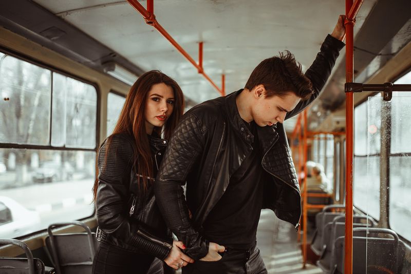 портрет, девушка, парень, трамвай Трамвай фото превью