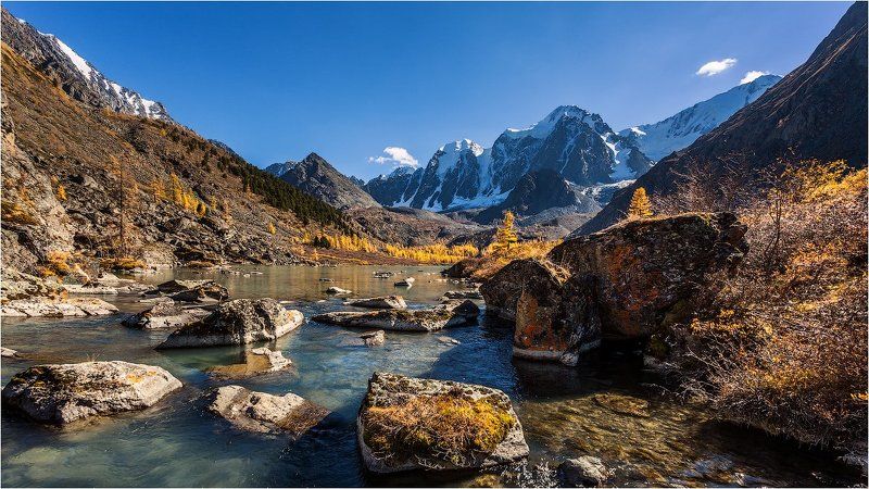 озеро горы алтай вода лазурь вечер закат осень золото камни Верхнее Шавлинское озеро фото превью