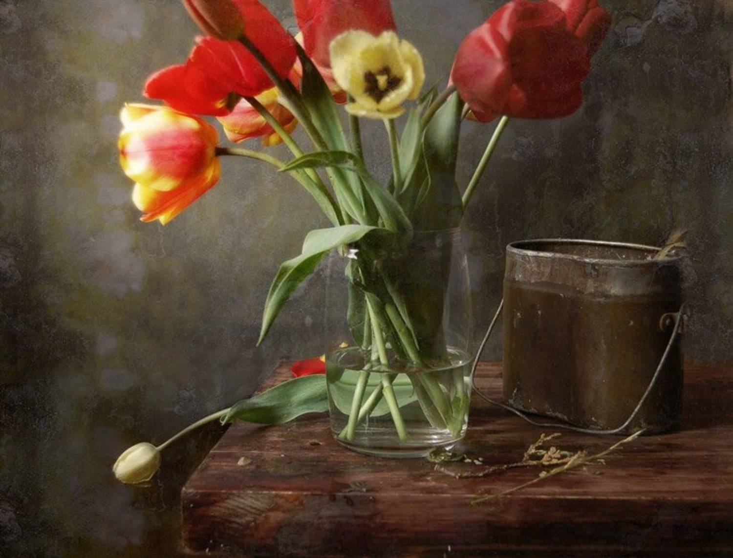 котелок, тюльпан, натюрморт, Ирина Курмалеева