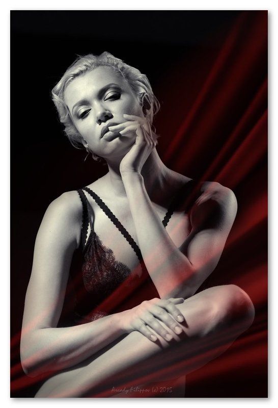 BW and Red фото превью