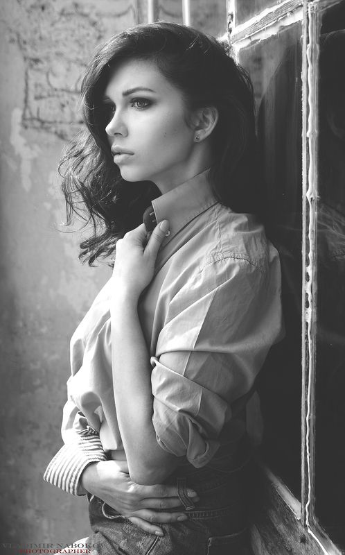 Задумалась  фото превью