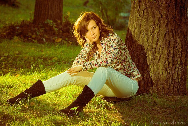 девушка, парк, грусть, задумчивость Задумалась фото превью