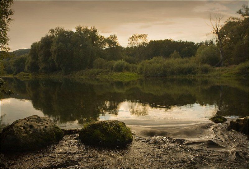 Сентябрьский вечер на реке фото превью