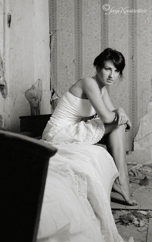 ч/б, арт, black and white, пленка, тень, девушка, young girl, дом, трущобы, завод, тобак, кровать, свет, old house, nikon, d300, nikon d300, казань ТОБАКО фото превью