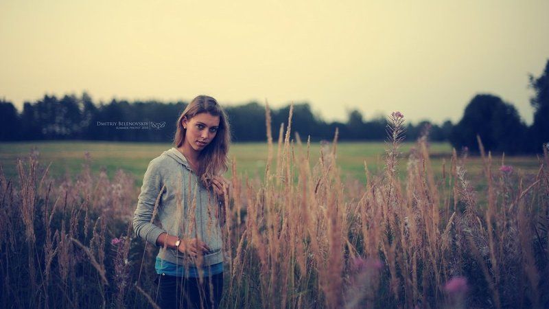 девушка, трава, поле Dream field фото превью