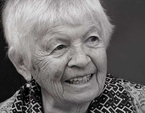 Домашние зовут её Лялечкой..