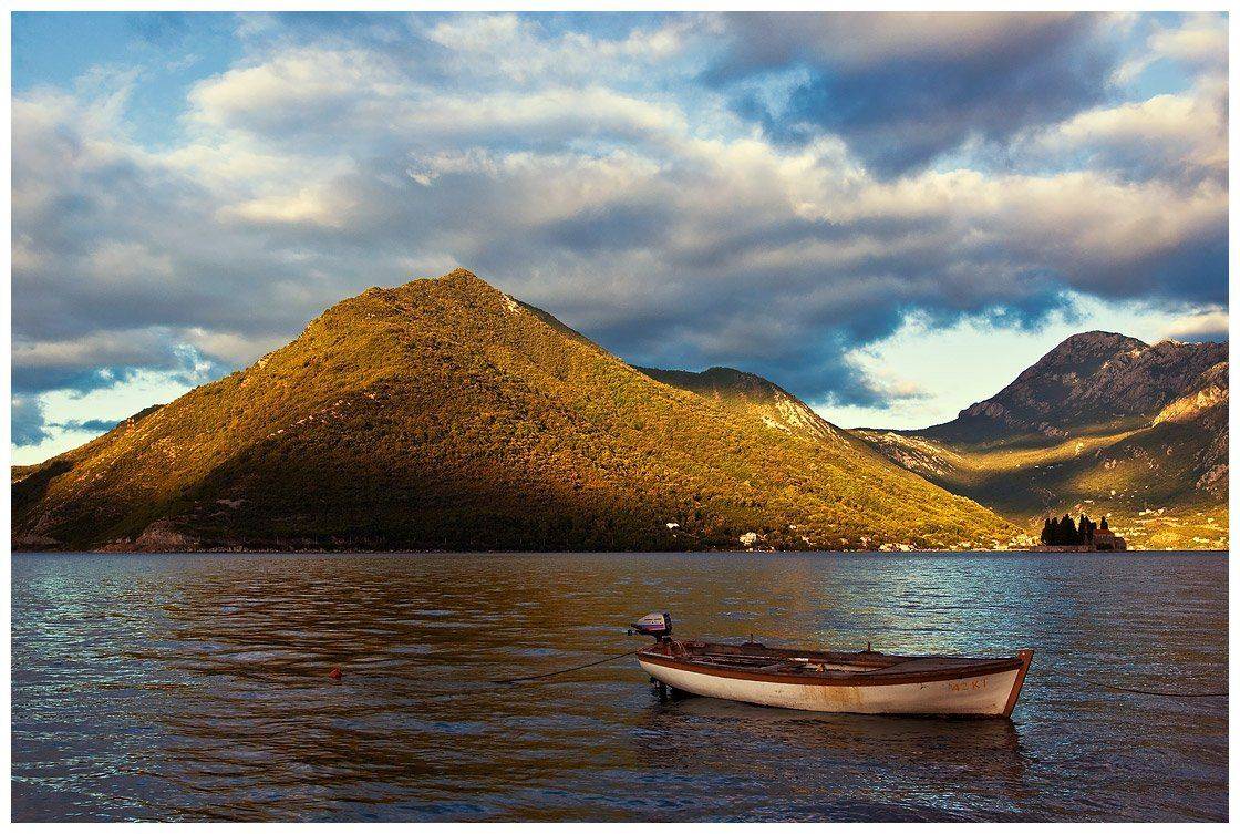 море, вода, свет, горы, утро, небо, лодка, Oleg Dmitriev