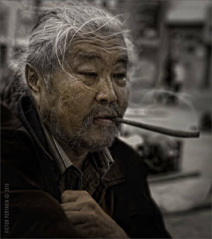 бурятия, бурятский  художник, улица, арбат, трубка, портрет, Виктор Перякин