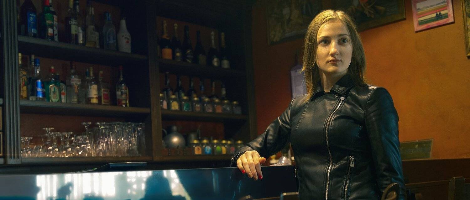 Стопкадр, кино, портрет, девушка, бар, свет, тайна, Иван Лосев