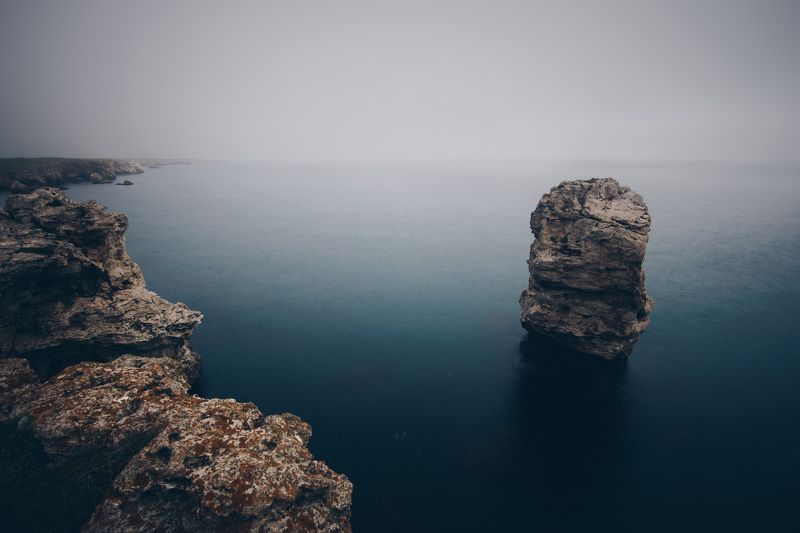 On rocks фото превью