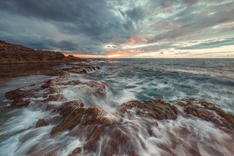 средиземное море, небо, камни, вода, песок, облака, море, пляж, парк, шторм, национальный парк, израиль, север, закат, солнце, ветер, брызги, волны, весна, природа, пейзаж, Средиземное море фото превью