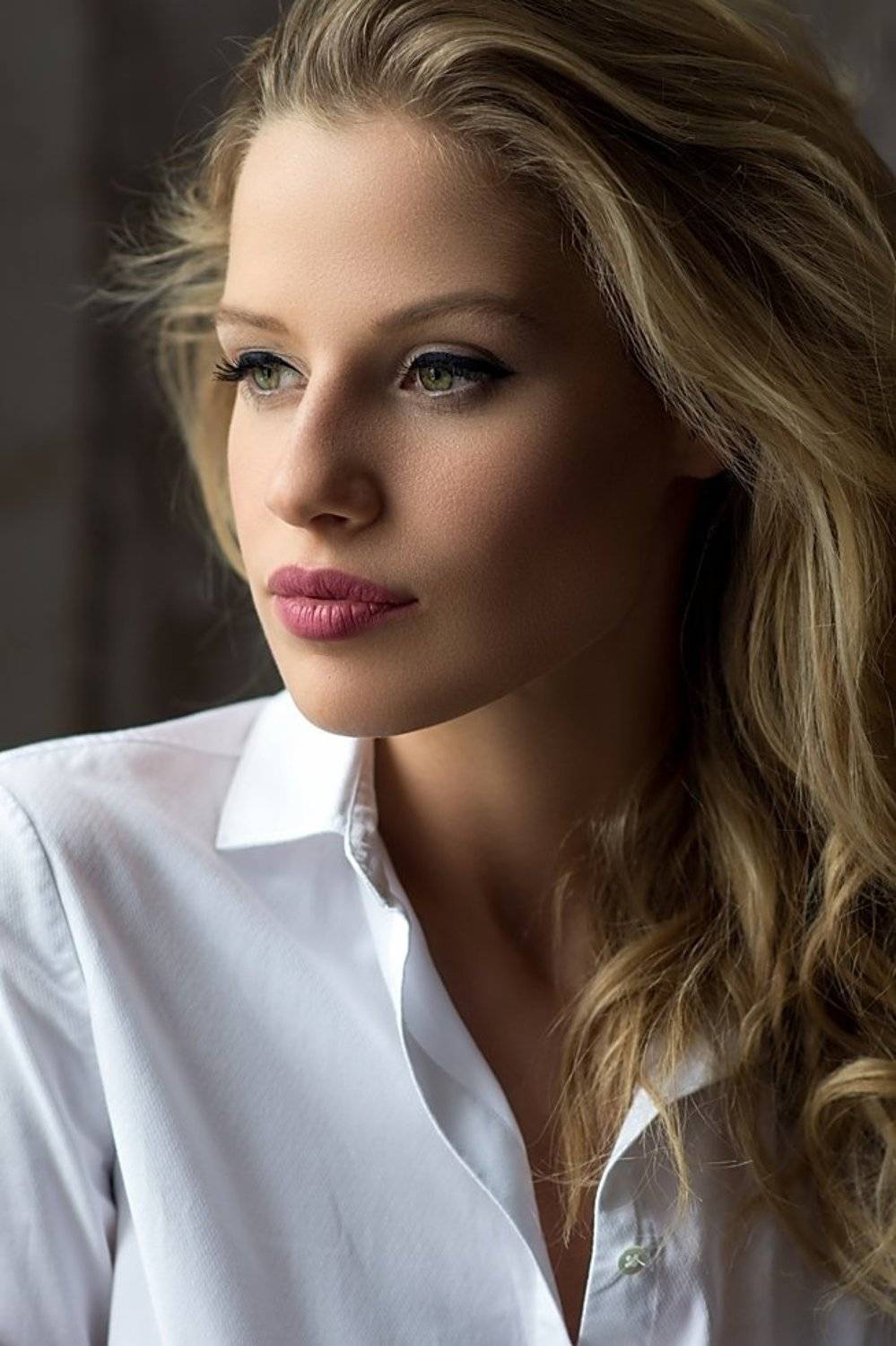 model, glamour, woman, female, colour, sexy, sensual, portrait, beautiful, eyes, red lips, blondie, fashion, beauty, young, natural light,, Lajos Cs&aacute;ki