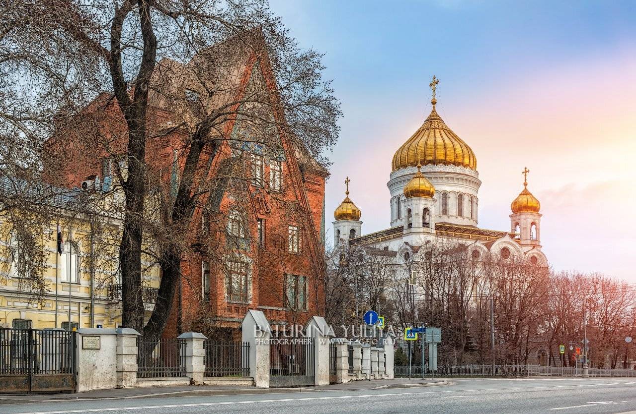 Дом Перцовой и Храм Христа Спасителя. Автор: Юлия Батурина москва, дом перцовой, храм христа спасителя, Юлия Батурина