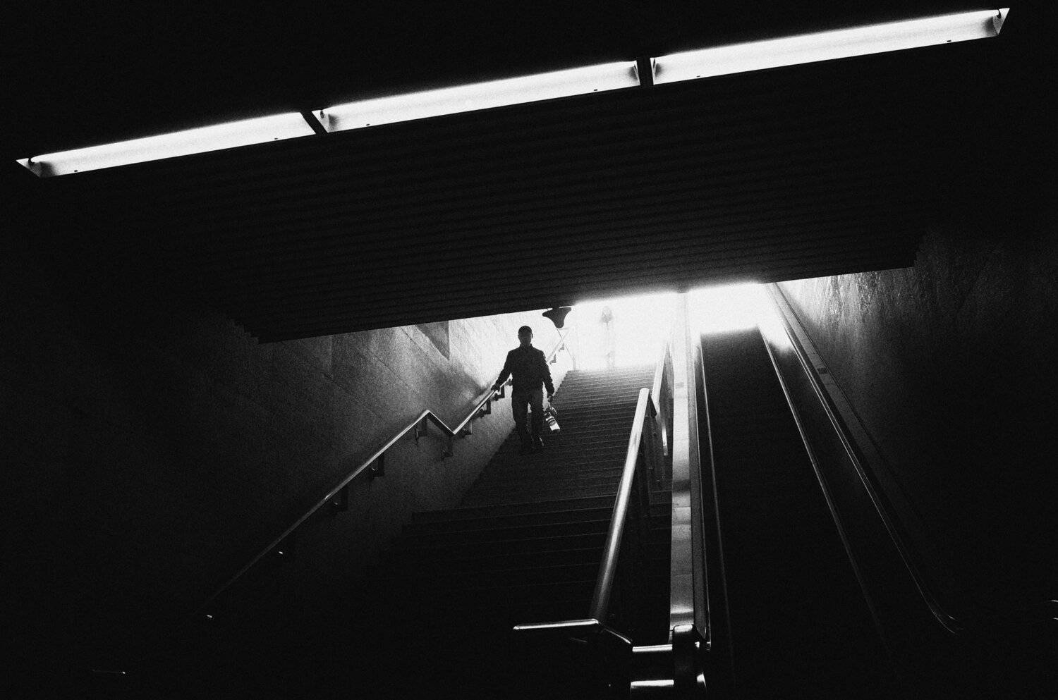 Exit. Автор: yajun.hu black and white , street ,street photography, yajun.hu