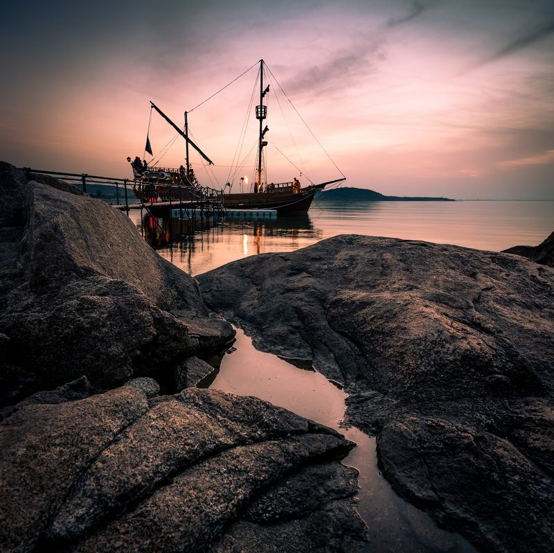 sunset, ship, sea, rock, sky, water, waterscape Esmeralda фото превью