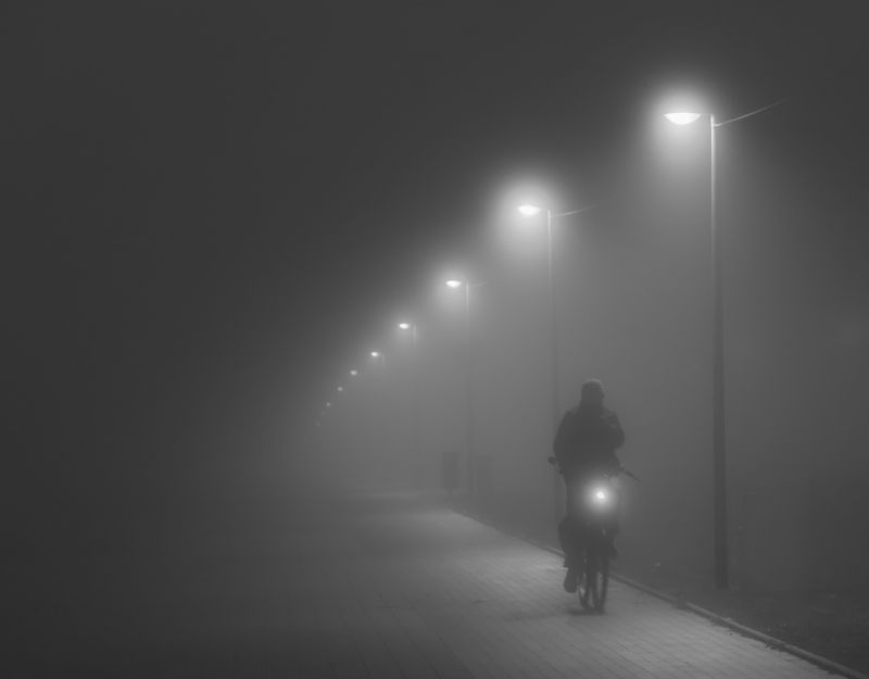 cyclist in the fog  фото превью