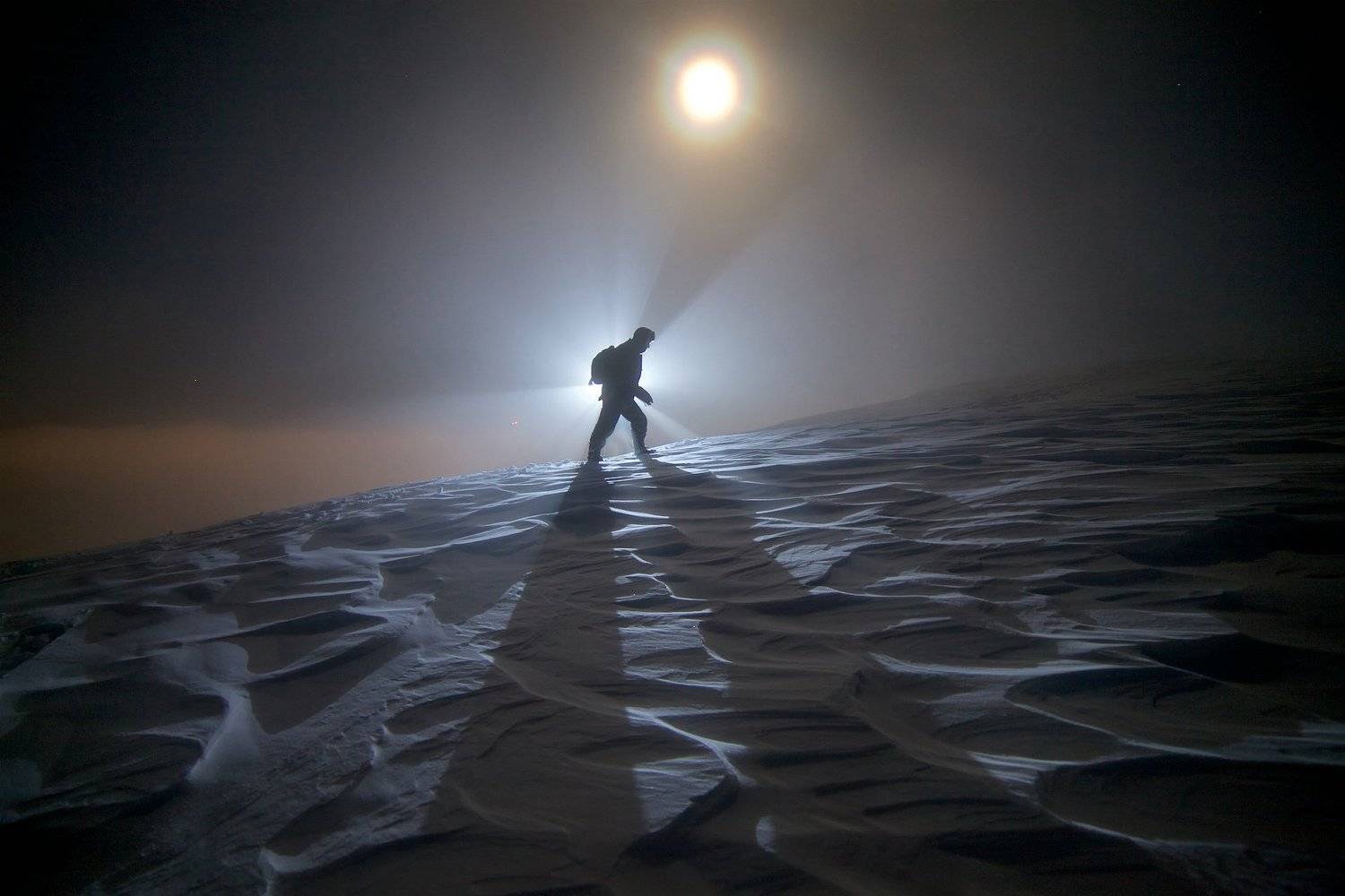 ночь, лунное гало, север, путник, снег, горы, наст,, Никифоров Егор