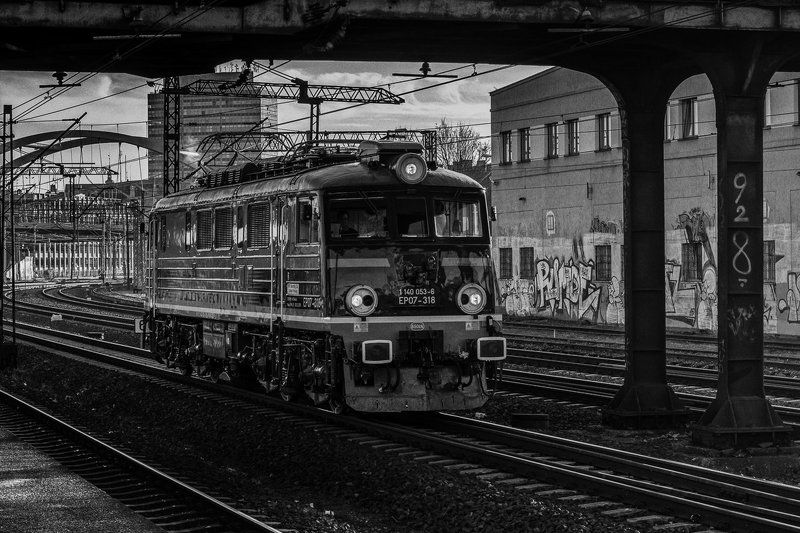 B&W Train  фото превью