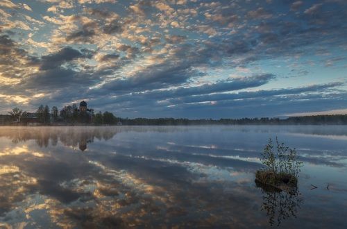 Рассвет на озере. 