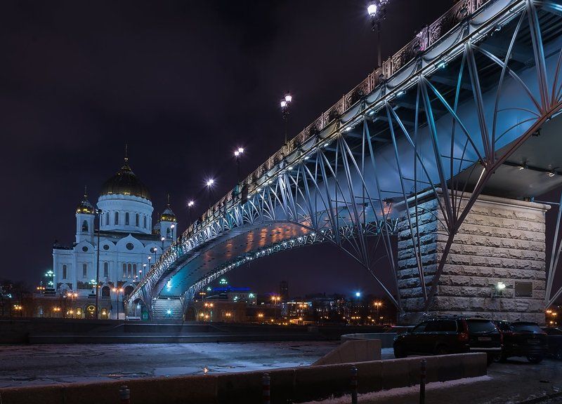 архитектура, строения, мост, ночь, россия, москва, улица, зима, холод, снег, лед, кремль, река, набережная, звезды, каникулы, рождество, прогулка, новый год, architecture, buildings, bridge, night, russia, moscow, street, winter, cold, snow, ice, kremlin, Лужковский мост фото превью