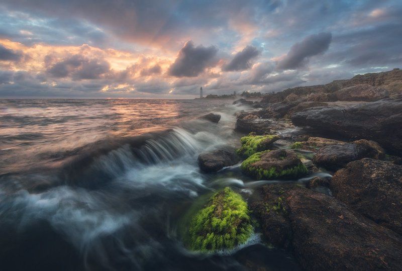крым, море, пейзаж, маяк, шторм, пейзаж, ландшафт, романтика, россия, лето, камни, облака, небо, путешествия, отдых, гармония, вдохновение Морская романтика фото превью