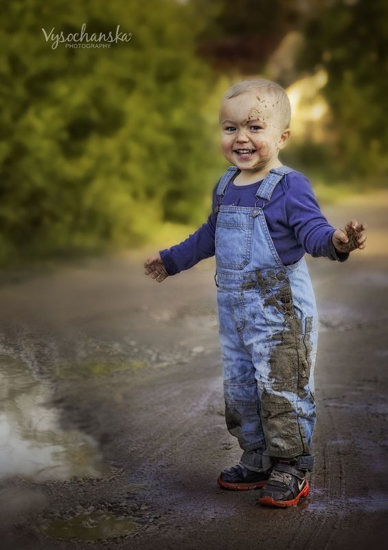 kids, summer, village, childhood, дети, село, отдых, лето, весна, портрет, тепло Happiness is... playing in puddles фото превью