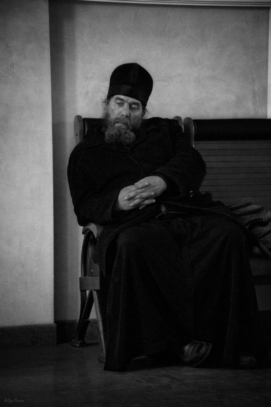 священнослужитель Зал ожидания ... фото превью